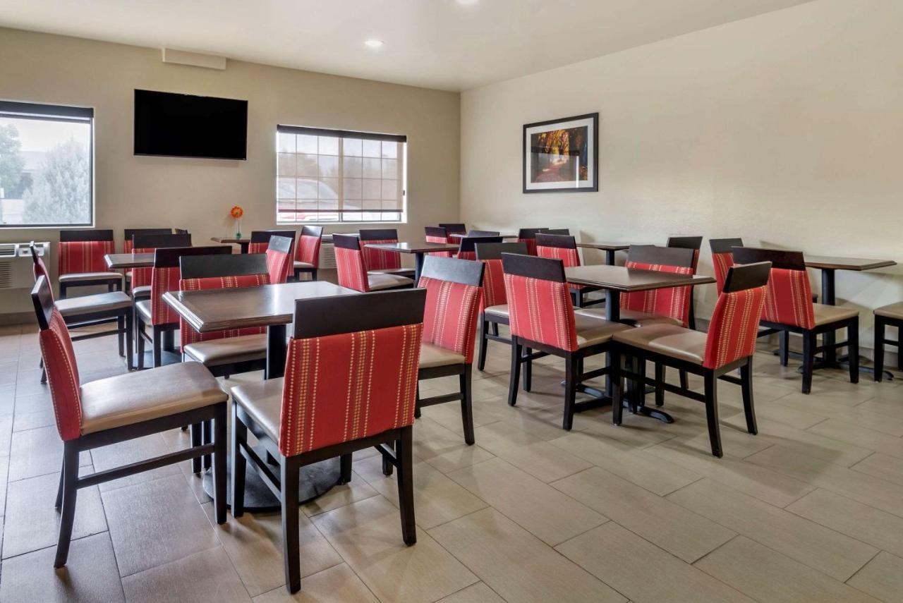 Comfort Inn & Suites Фрута Екстериор снимка