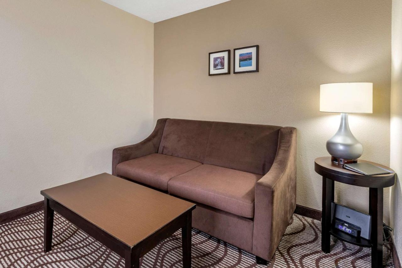 Comfort Inn & Suites Фрута Екстериор снимка