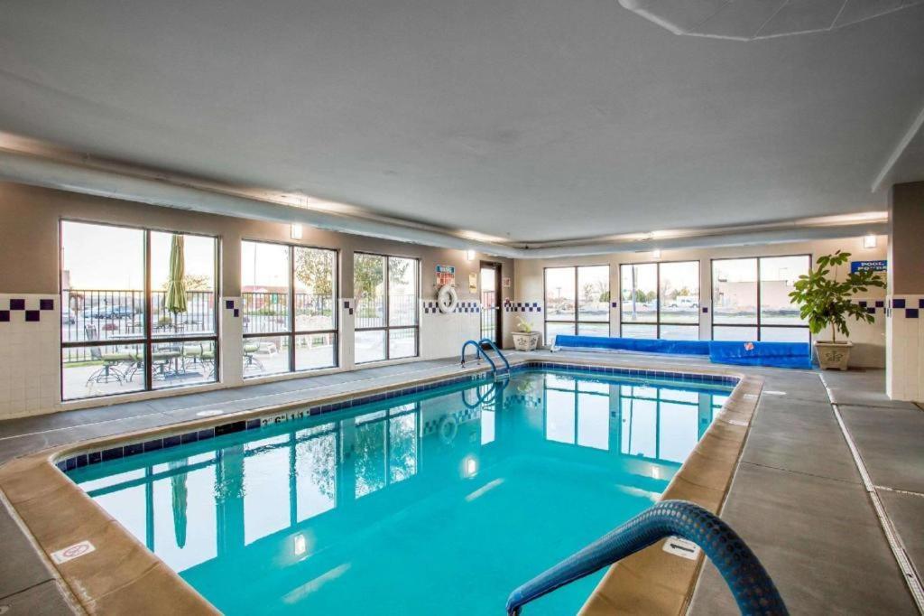 Comfort Inn & Suites Фрута Екстериор снимка
