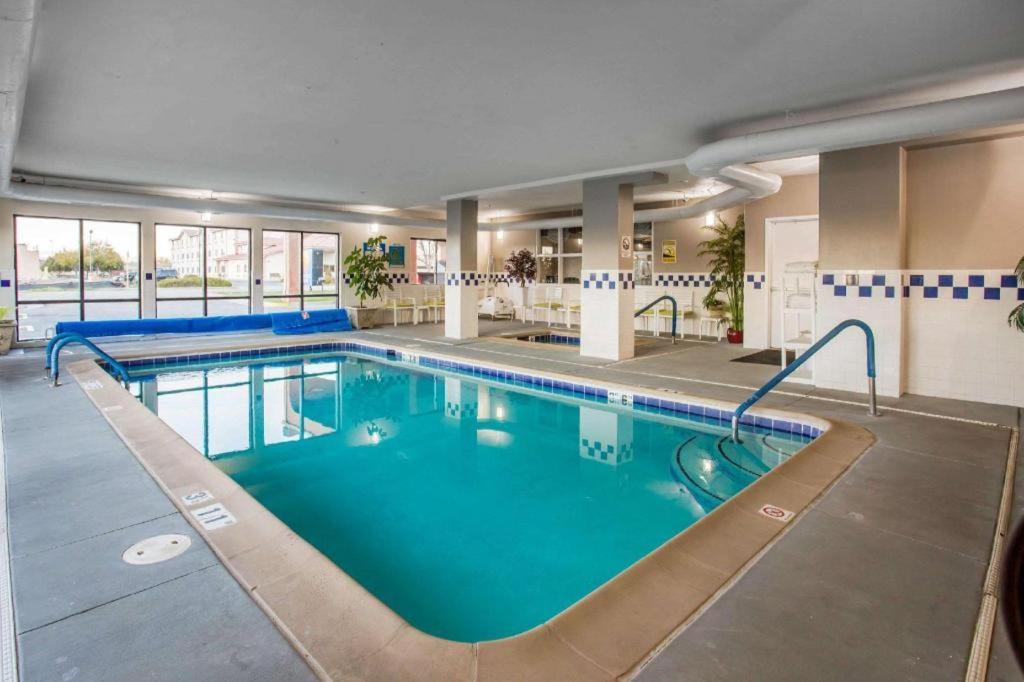 Comfort Inn & Suites Фрута Екстериор снимка
