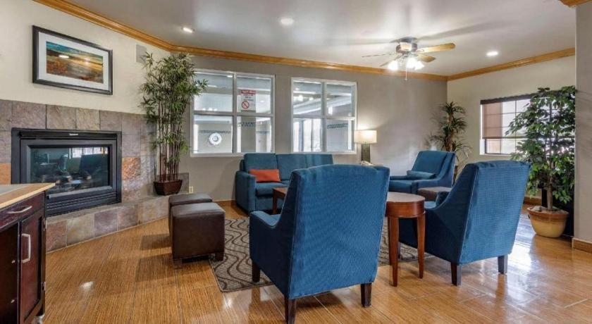 Comfort Inn & Suites Фрута Екстериор снимка