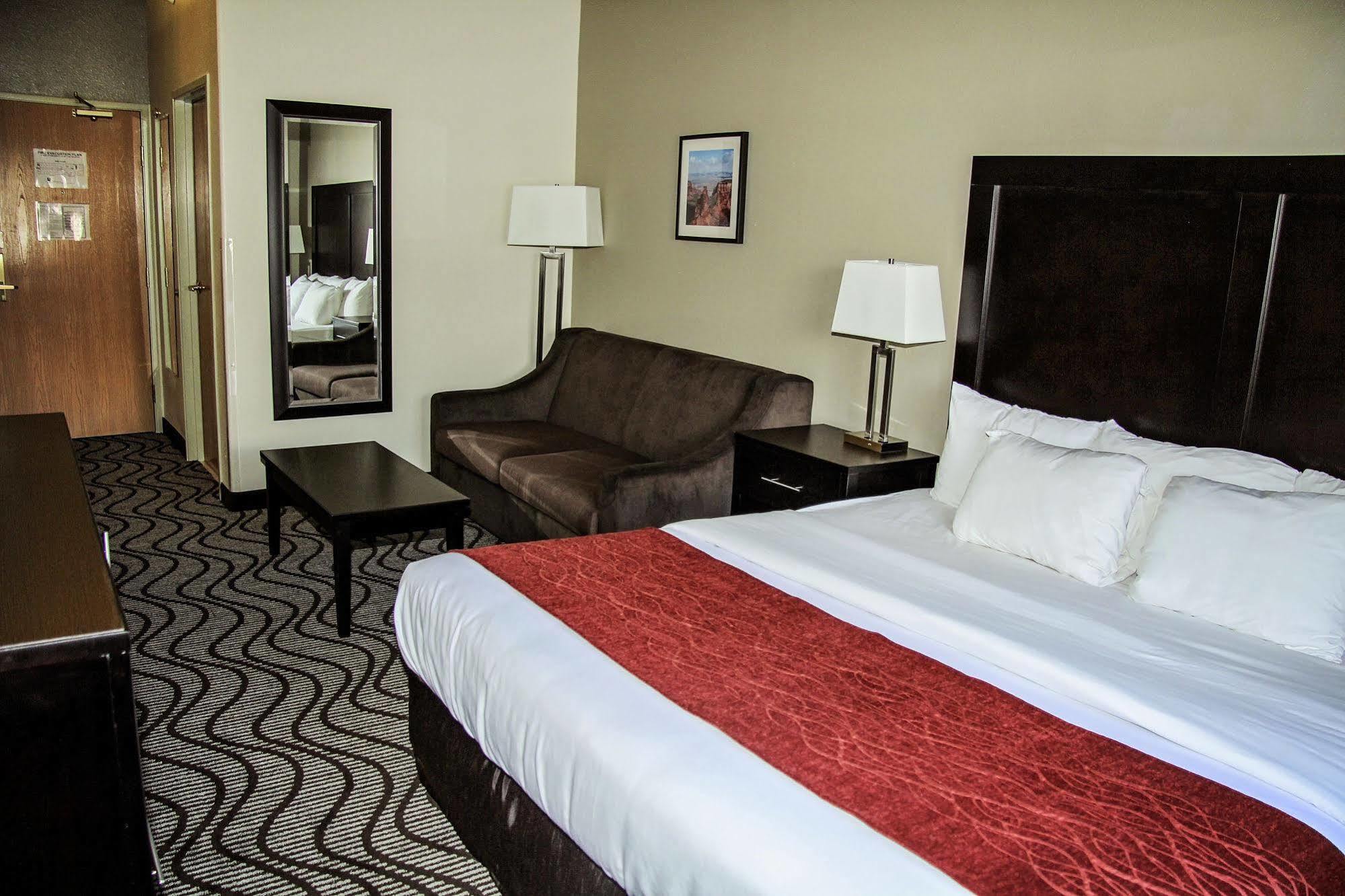 Comfort Inn & Suites Фрута Екстериор снимка